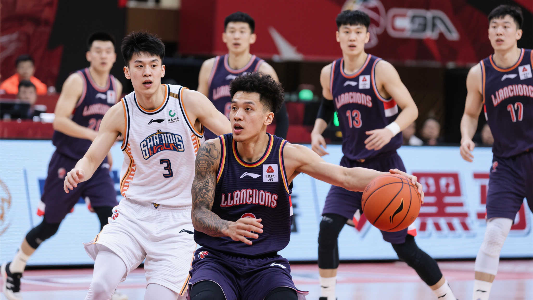 山西男篮重整旗鼓,集结开启新征程! 以明星球员张宁、费尔德等人为代表,他们用实力打破传